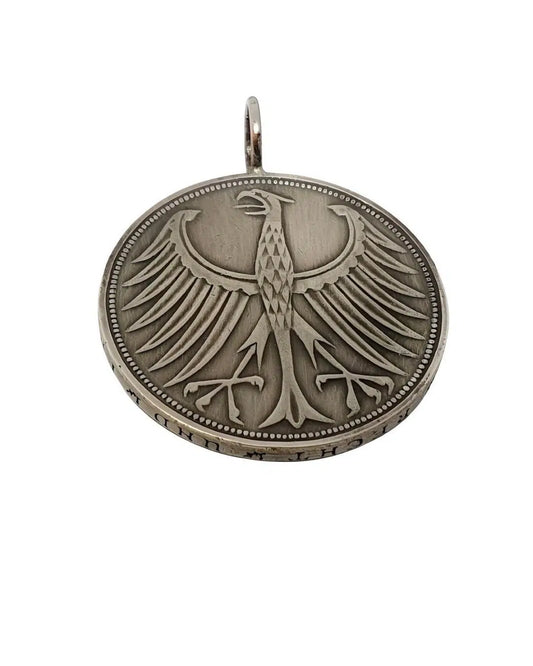 Eleganter 5-DM-Silberanhänger aus 625er Silber, individuell handgearbeitet von dieringmacher für besondere Anlässe.