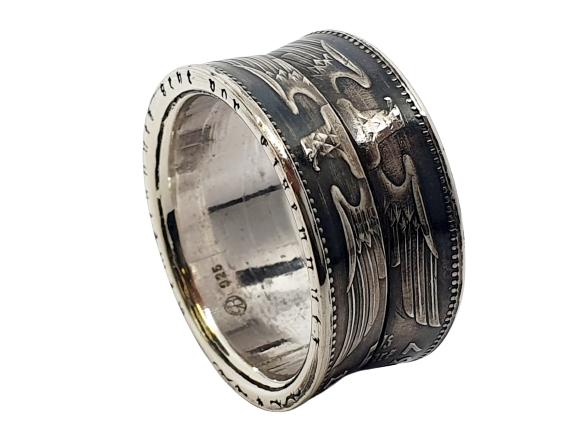 Daumenring aus historischer 5 Reichsmark Münze - monumentales Geschichtsstück als einzigartiger Schmuck