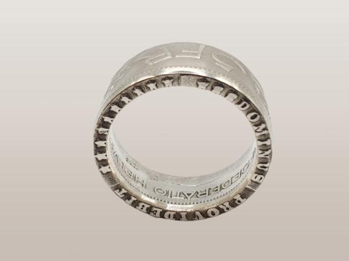 Silberner Edelweiß-Ring aus einer originalen 5-Franken-Münze der Schweiz – handgearbeitet und einzigartig.