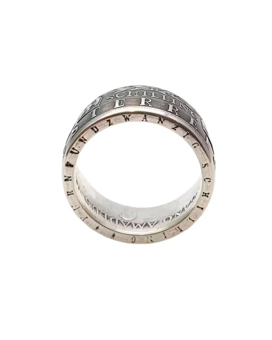 Ring aus einer 25-Schilling-Münze, vintage Österreich, Nahaufnahme
