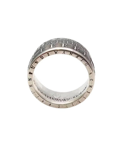Ring aus einer 25-Schilling-Münze, vintage Österreich, Nahaufnahme