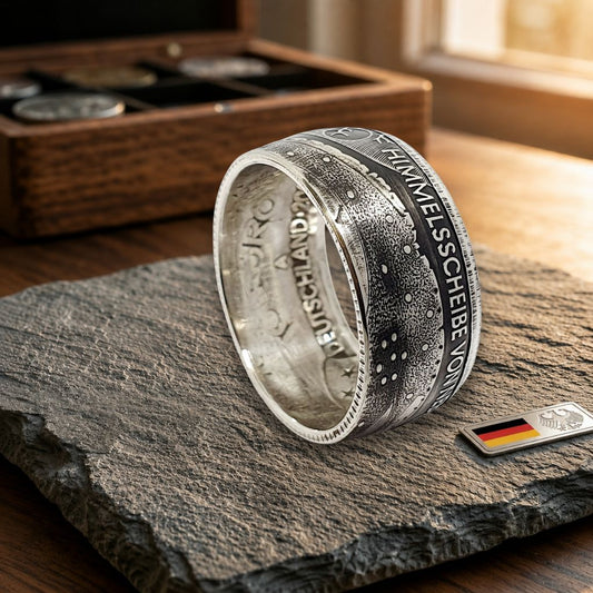 Handgefertigter Münzring aus 925er Silber mit Motiv der Himmelsscheibe von Nebra – nachhaltiger Schmuck von dieringmacher.shop