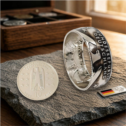 Handgefertigter 10-Euro-Münzring aus einer originalen 10-Euro-Münze von 2005, gefertigt aus 925er Silber – ein echtes Unikat.