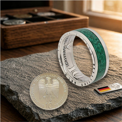 Handgefertigter 10 DM Münzring aus Silber mit grünem Malachit-Inlay - Detailansich