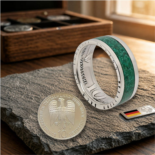 Handgefertigter 10 DM Münzring aus Silber mit grünem Malachit-Inlay - Detailansich