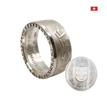 Handgefertigter Münzring aus originaler Schweizer 5-Franken-Silbermünze mit sichtbarer Prägung.