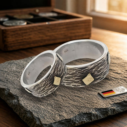 Handgefertigte Silberringe mit Goldakzent, personalisierbar mit Gravur, als Paar für Partner oder Ehe