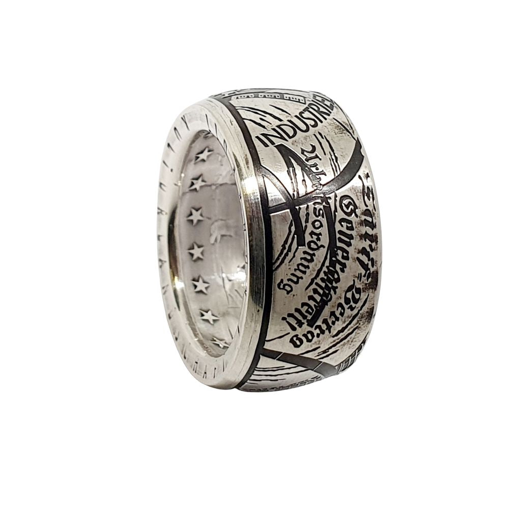 Silberner 10-Euro-Münzring von 2003, gefertigt aus originaler Gedenkmünze – Ruhrgebiet als Industriestandort und Zeche Zollverein am Finger getragen.