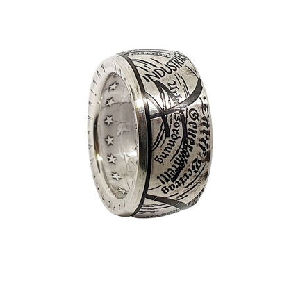 Silberner 10-Euro-Münzring von 2003, gefertigt aus originaler Gedenkmünze – Ruhrgebiet als Industriestandort und Zeche Zollverein am Finger getragen.