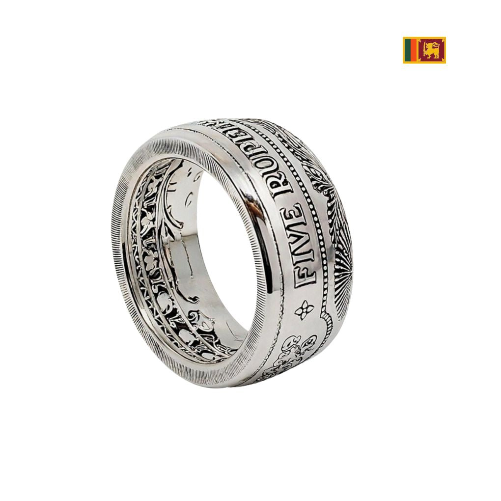 Handgeschmiedeter Münzring aus 5 Rupees Silbermünze, Motiv aus Sri Lanka mit buddhistischer Symbolik