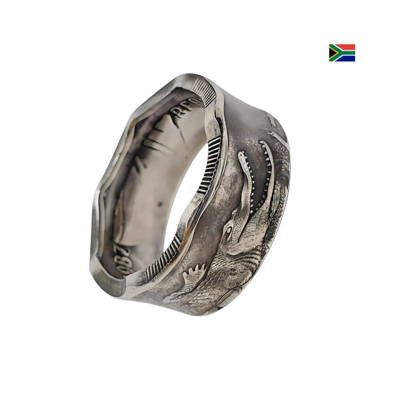 Handgefertigter Dalasi-Ring aus Neusilber mit Krokodil-Motiv – Unikat aus originaler Münze