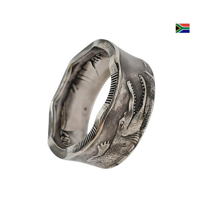 Handgefertigter Dalasi-Ring aus Neusilber mit Krokodil-Motiv – Unikat aus originaler Münze