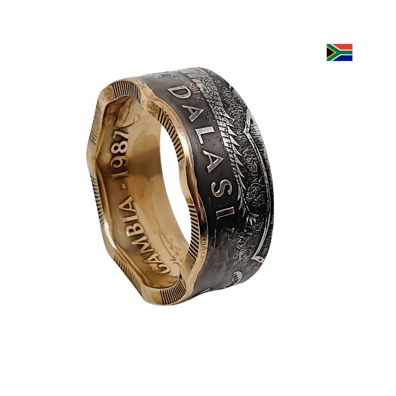 Nahaufnahme eines einzigartigen Münzrings aus Silber, gefertigt in Deutschland